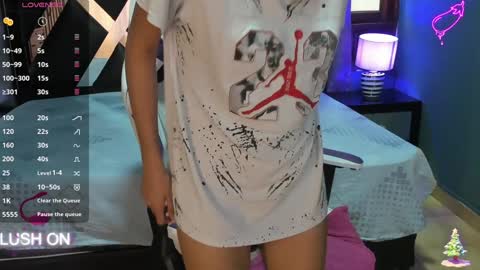  Linda  online show from December 2024 06:08:01 PM