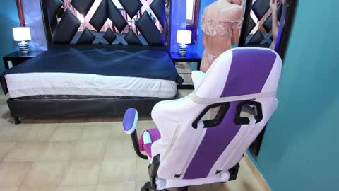  Linda  online show from February 2025 06:04:02 PM