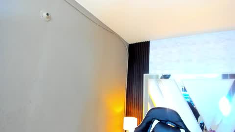  Linda  online show from October 2025 06:19:02 PM