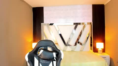  Linda  online show from January 2026 06:21:01 PM