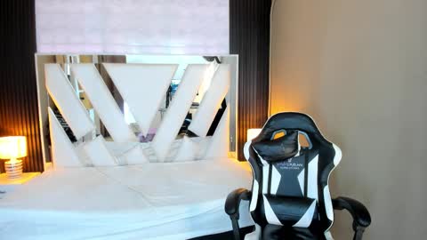  Linda  online show from March 2026 06:45:02 PM