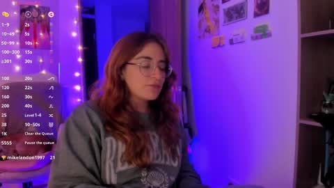 Giggles  online show from October 2025 03:01:02 AM