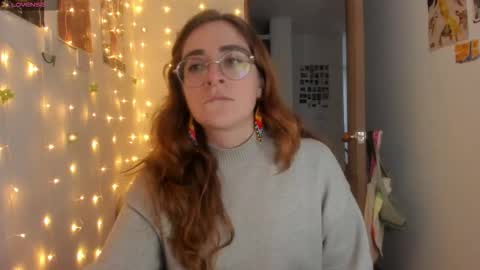 Giggles  online show from October 2025 12:21:02 AM