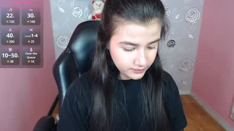 Snapshot of linda_mattel chatting on December 2024 03:11:01 PM Linda online show from December 2024 03:11:01 PM