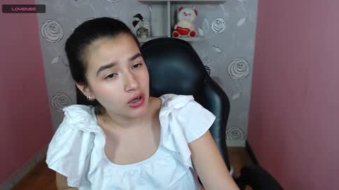 Snapshot of linda_mattel chatting on December 2024 01:42:02 PM Linda online show from December 2024 01:42:02 PM
