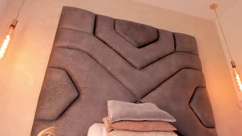 Linda Saenz online show from January 2025 02:56:02 PM