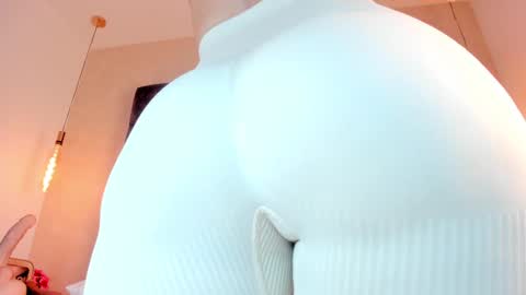 Linda Saenz online show from January 2025 12:00:01 PM