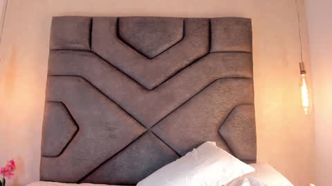 Linda Saenz online show from January 2025 06:07:01 PM