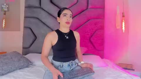 Snapshot of linda_saenz1 chatting on June 2026 11:24:02 AM Linda Saenz online show from June 2026 11:24:02 AM