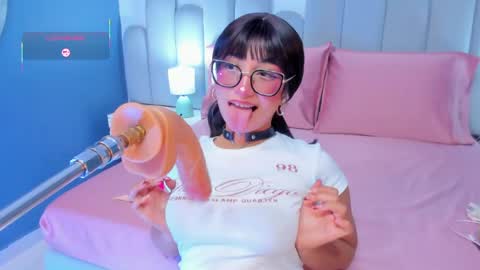 Snapshot of linda_sofi__ chatting on April 2026 08:57:02 PM linda_sofi__ online show from April 2026 08:57:02 PM