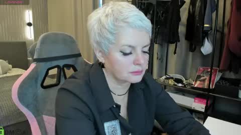 Linda Zefir online show from April 2026 01:08:01 AM