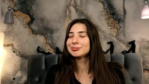 lili online show from October 2025 06:28:02 PM