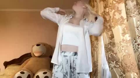 Luna online show from November 2025 09:09:01 AM