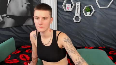 lindabryantt online show from February 2025 01:42:01 PM