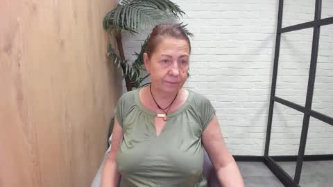 Snapshot of lindahottie chatting on April 2026 05:30:01 PM Linda online show from April 2026 05:30:01 PM