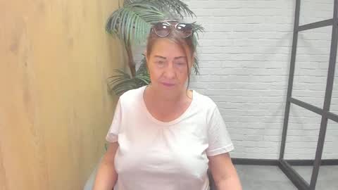 Snapshot of lindahottie chatting on June 2026 06:52:02 AM Linda online show from June 2026 06:52:02 AM