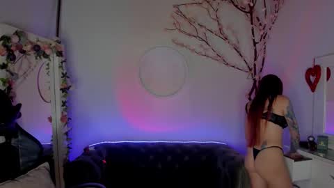 Lindsay    online show from November 2025 10:31:01 PM