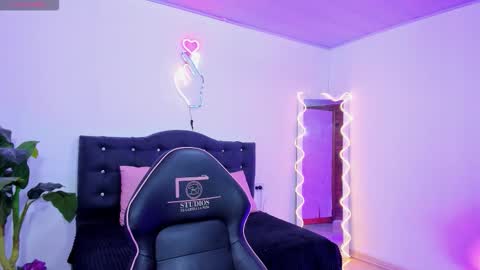 Linda  online show from March 2026 03:22:02 AM