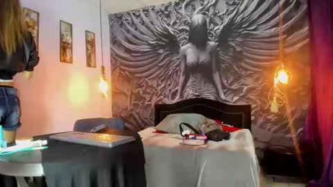 lindsey_2023 online show from April 2026 01:16:02 AM