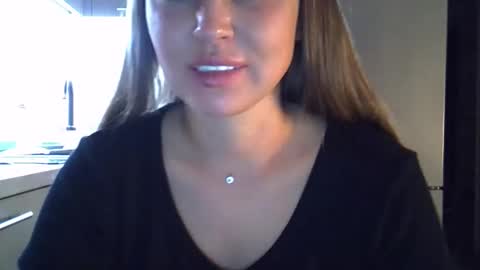 Anna online show from September 2025 10:09:02 PM
