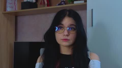 Snapshot of lingralbovsky chatting on September 2025 06:18:01 PM lingralbovsky online show from September 2025 06:18:01 PM