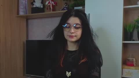 Snapshot of lingralbovsky chatting on September 2025 05:25:02 PM lingralbovsky online show from September 2025 05:25:02 PM
