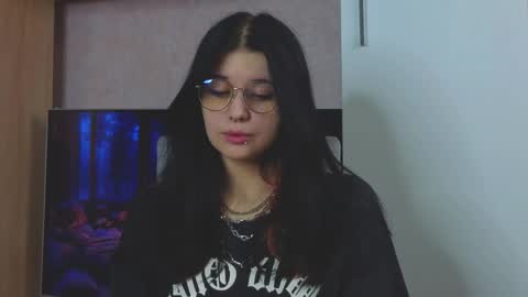 Snapshot of lingralbovsky chatting on September 2025 05:13:01 PM lingralbovsky online show from September 2025 05:13:01 PM