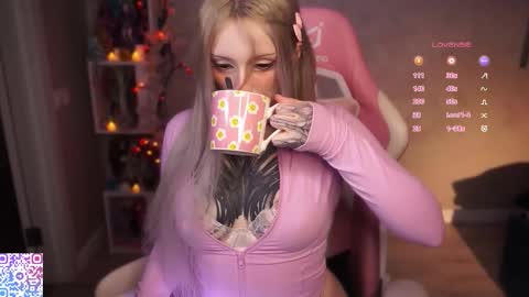 Lina online show from December 2025 07:20:02 PM