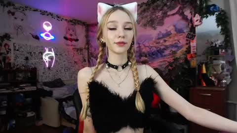 Lin online show from December 2024 12:13:01 AM