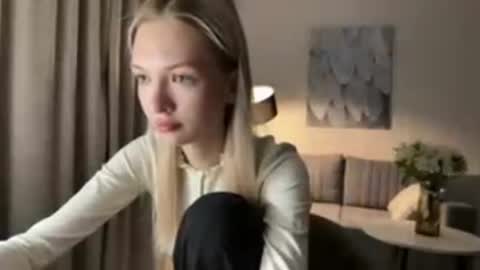 Emma online show from April 2026 06:09:01 PM