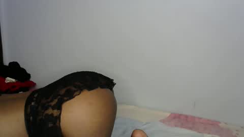 Linniecarol online show from November 2025 03:45:02 PM