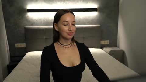 Katrine in black Lisa in  online show from December 2024 09:22:01 AM