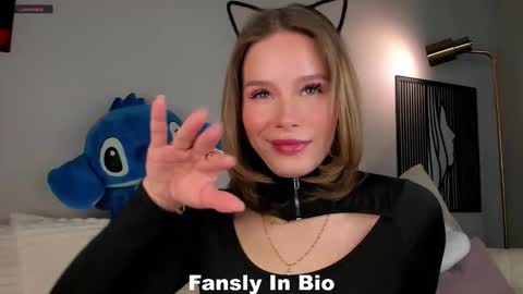 Snapshot of lipswithsweetonthem chatting on October 2025 01:06:01 AM Lina online show from October 2025 01:06:01 AM