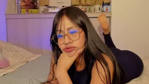 Lisa Thompson online show from June 2026 01:25:01 AM