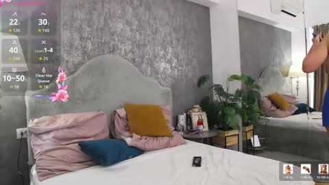 lisacroft online show from May 2026 07:28:02 AM