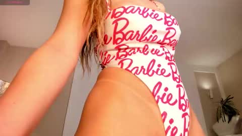 Lisa  Flowers online show from February 2026 08:33:01 AM