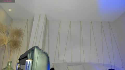 Lisa  Flowers online show from April 2026 11:00:01 AM