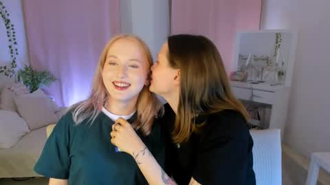 Lisa blonde  Alisa brunette online show from April 2026 07:36:01 PM