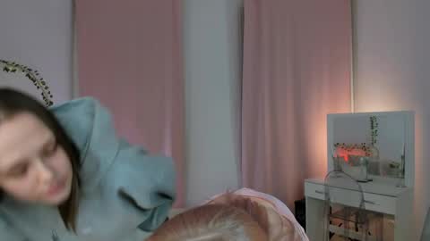 Lisa blonde  Alisa brunette online show from April 2026 07:07:02 PM