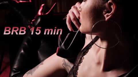 Lisa Moore online show from October 2025 04:31:02 AM