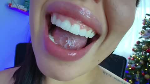 Lisbet online show from December 2024 07:23:01 PM