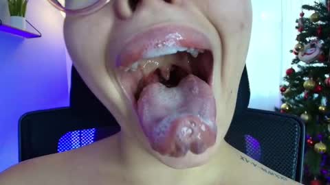 Lisbet online show from January 2025 10:02:01 PM