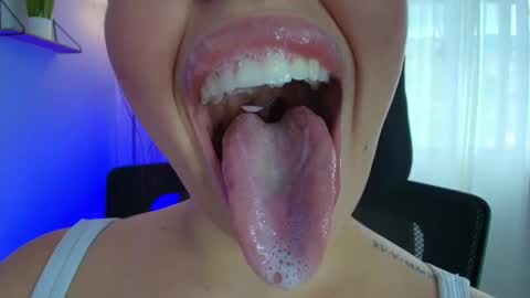 Lisbet online show from February 2025 06:47:02 PM