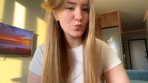 Snapshot of lisi_kiss_ chatting on May 2026 05:28:01 PM Aurora online show from May 2026 05:28:01 PM