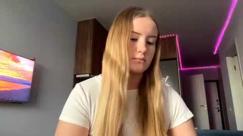 Snapshot of lisi_kiss_ chatting on June 2026 05:06:01 PM Aurora online show from June 2026 05:06:01 PM
