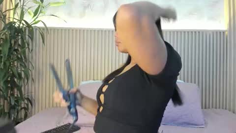 Snapshot of liss_reyes chatting on October 2025 12:01:02 PM Liss online show from October 2025 12:01:02 PM