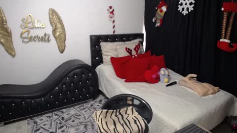 Snapshot of litas_secrets chatting on December 2024 07:14:01 PM LITA a sexy milf online show from December 2024 07:14:01 PM