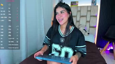 Sophie ---- connected from 1400 to 2100 Colombia time online show from November 2025 07:38:01 PM