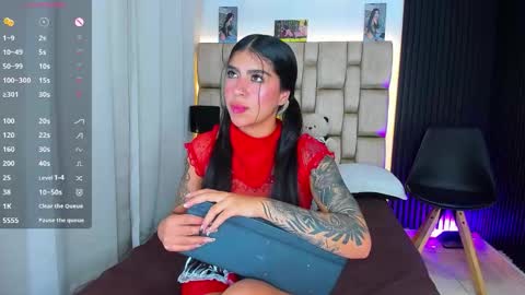 Sophie ---- connected from 1400 to 2100 Colombia time online show from November 2025 09:36:01 PM