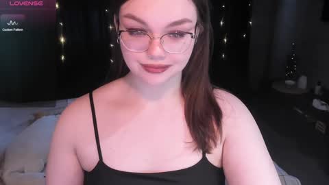 Snapshot of little_bambii_ chatting on December 2024 11:02:01 AM Eva online show from December 2024 11:02:01 AM
